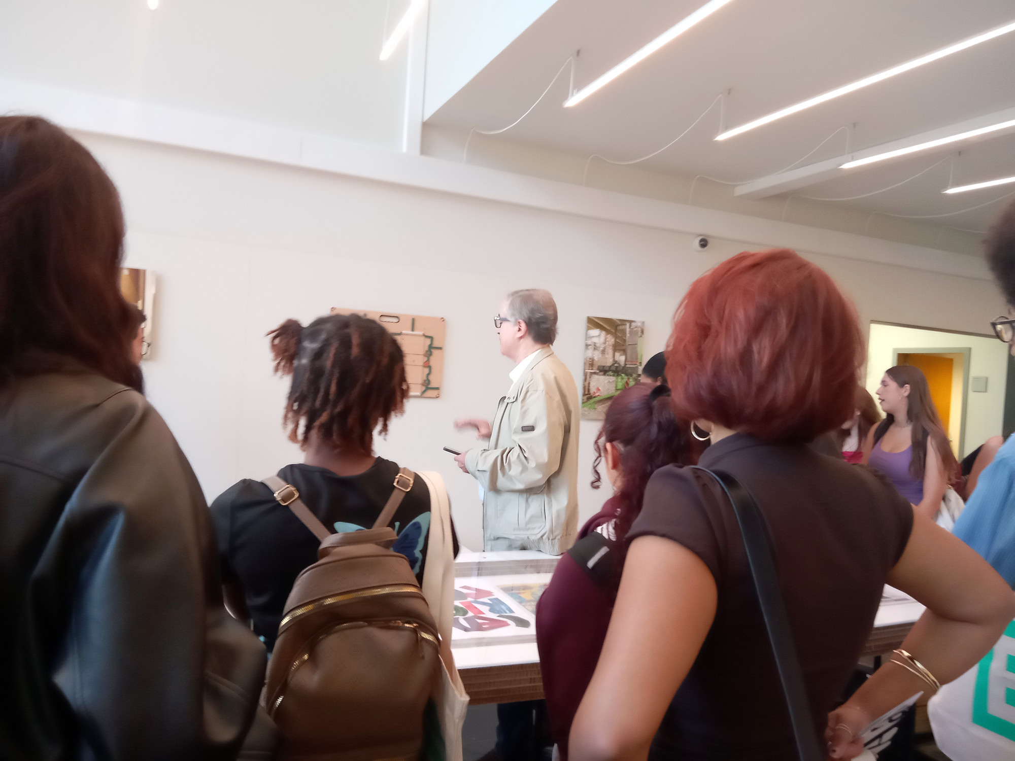Um momento da visita guiada à exposição Indústrias Gráficas – Impressões que Permanecem